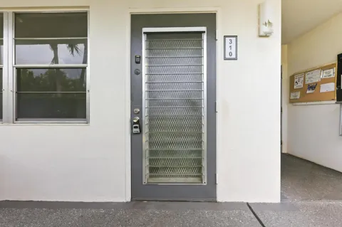 310 OAKRIDGE R COURT #310