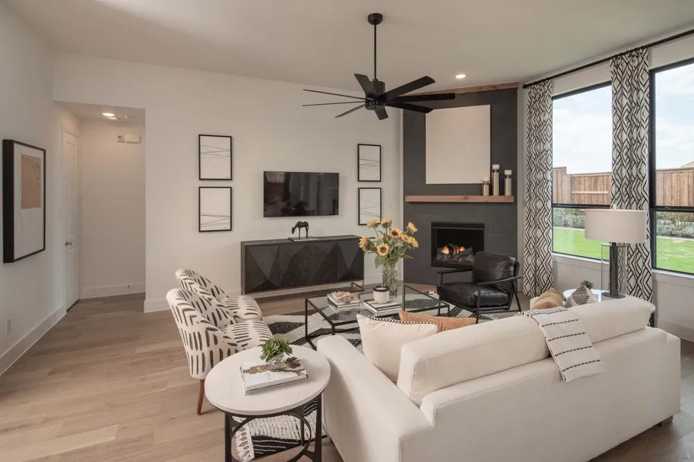 1604 Swan Street Van Alstyne, TX 75495