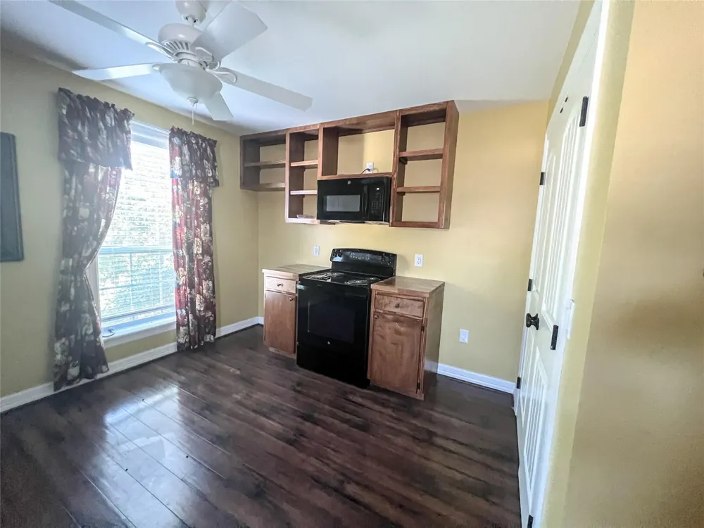 9500 Mayfield Avenue #F Shiro, TX 77876