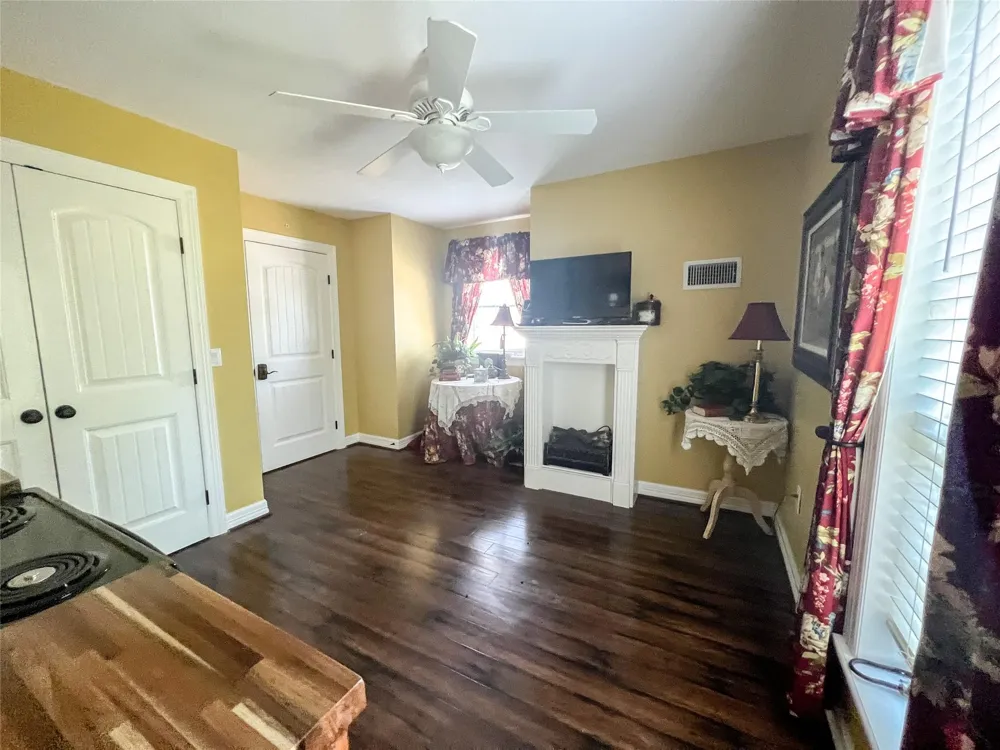 9500 Mayfield Avenue #F Shiro, TX 77876