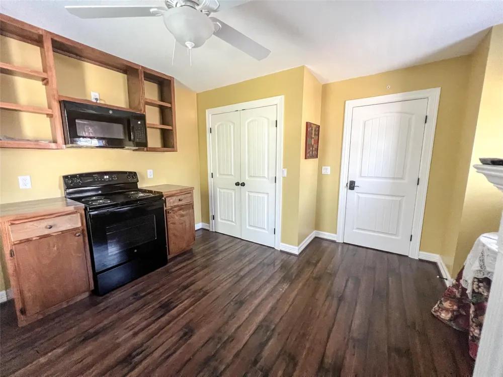 9500 Mayfield Avenue #F Shiro, TX 77876