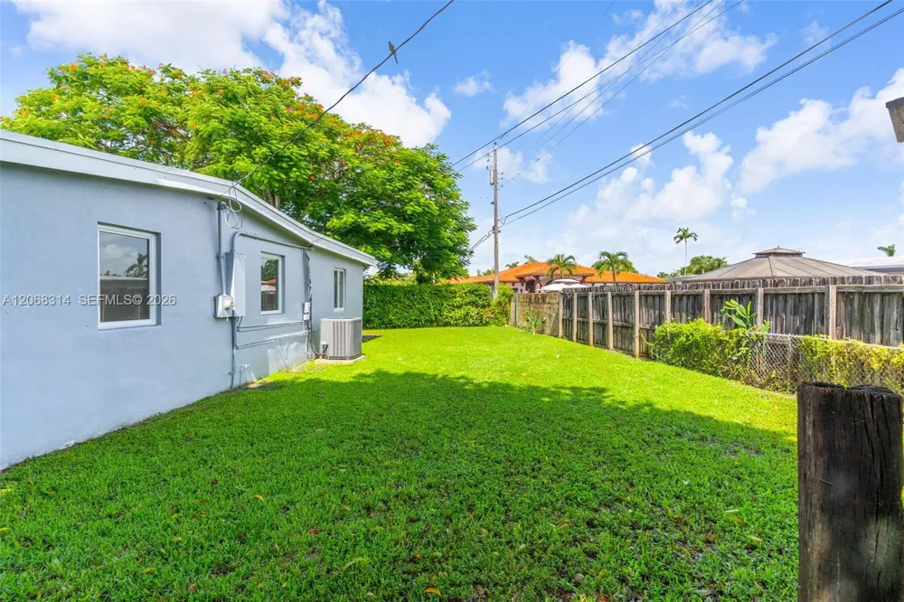 11445 SW 43rd Ter Miami, FL 33165