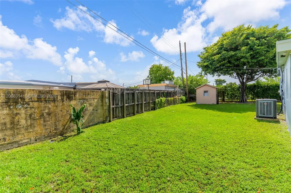 11445 SW 43rd Ter Miami, FL 33165