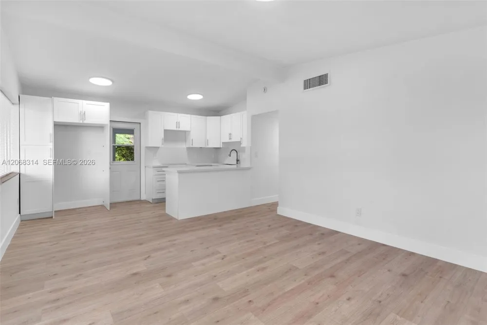 11445 SW 43rd Ter Miami, FL 33165
