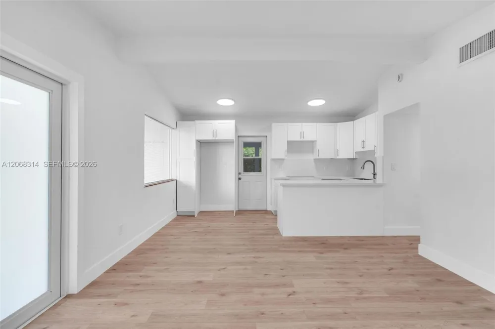 11445 SW 43rd Ter Miami, FL 33165