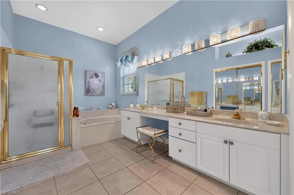 2317 Island Cove Circle Naples, FL 34109