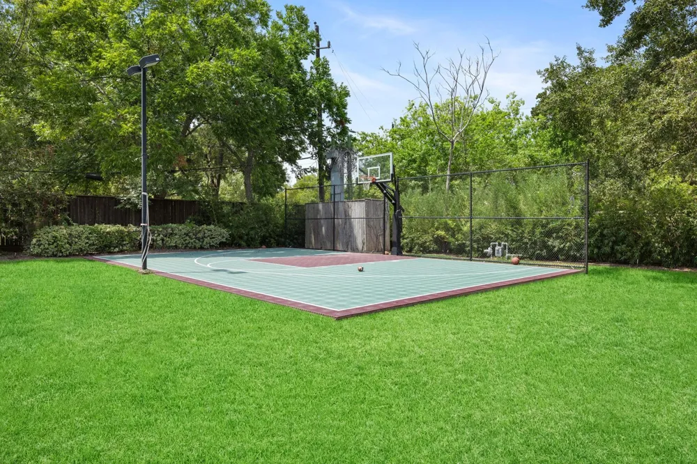 5412 Sturbridge Drive Houston, TX 77056