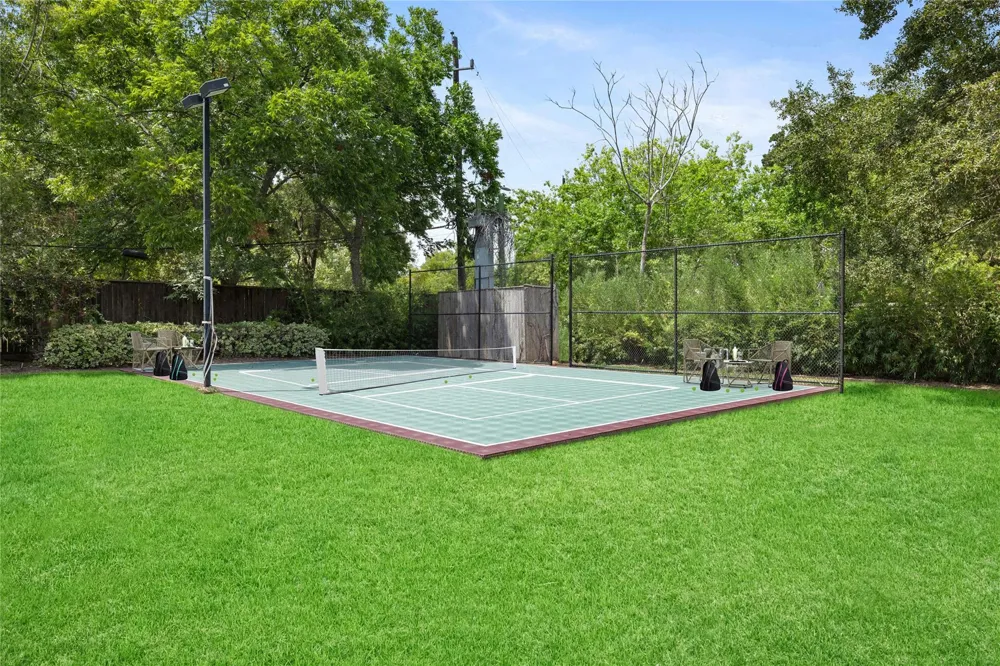 5412 Sturbridge Drive Houston, TX 77056