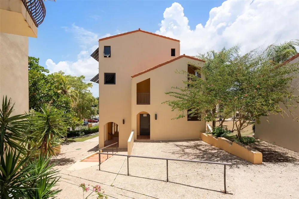 100 CANDELERO DRIVE #2066 Humacao, PR 00791