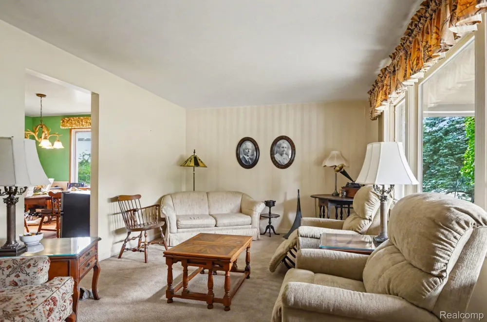 1625 Spruce Court Commerce Charter Township, MI 48390