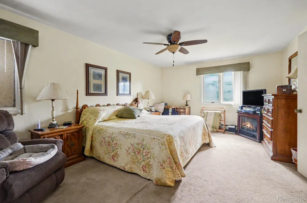 1625 Spruce Court Commerce Charter Township, MI 48390