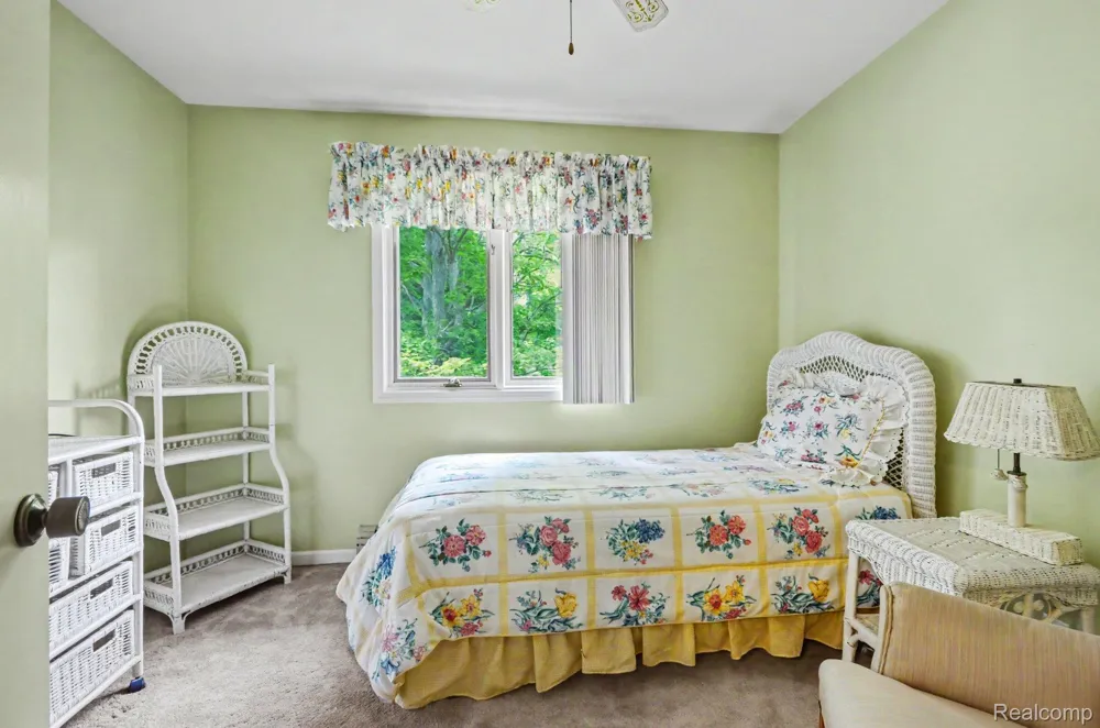 1625 Spruce Court Commerce Charter Township, MI 48390