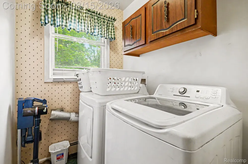 1625 Spruce Court Commerce Charter Township, MI 48390