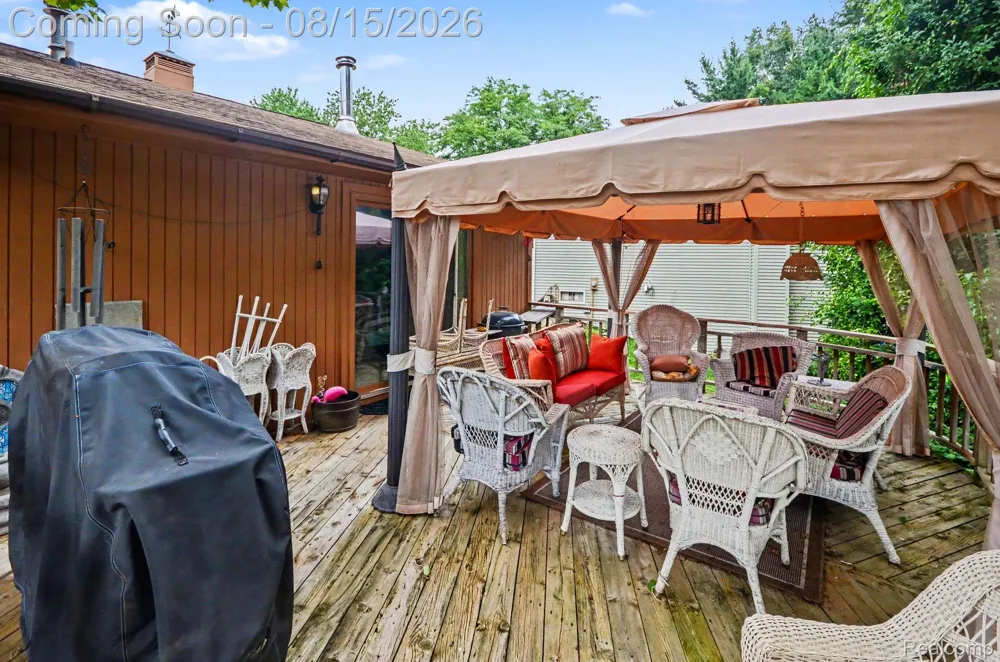 1625 Spruce Court Commerce Charter Township, MI 48390