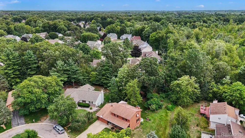 1625 Spruce Court Commerce Charter Township, MI 48390