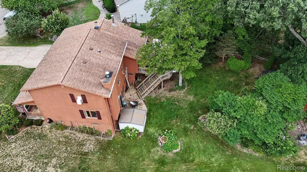 1625 Spruce Court Commerce Charter Township, MI 48390