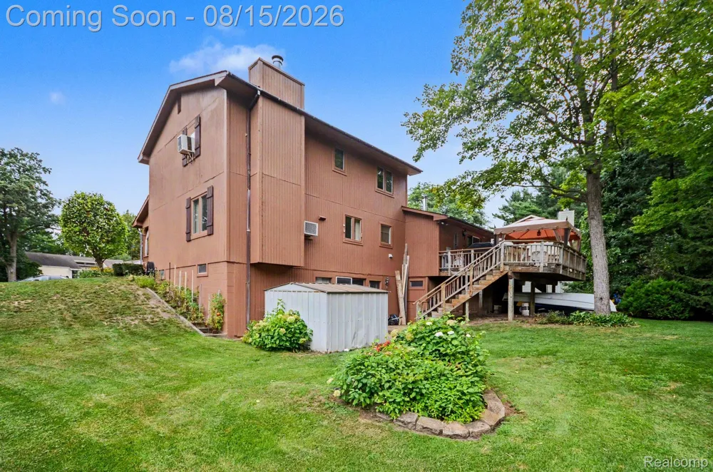 1625 Spruce Court Commerce Charter Township, MI 48390