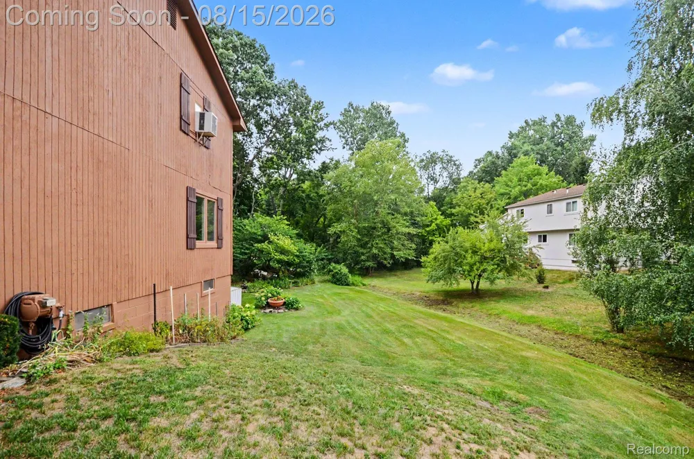1625 Spruce Court Commerce Charter Township, MI 48390