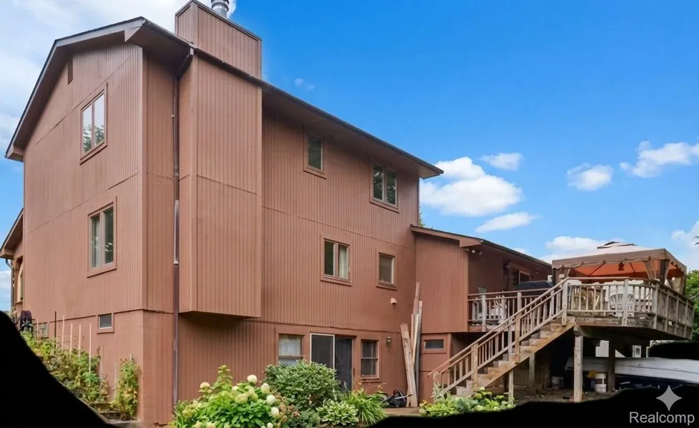 1625 Spruce Court Commerce Charter Township, MI 48390
