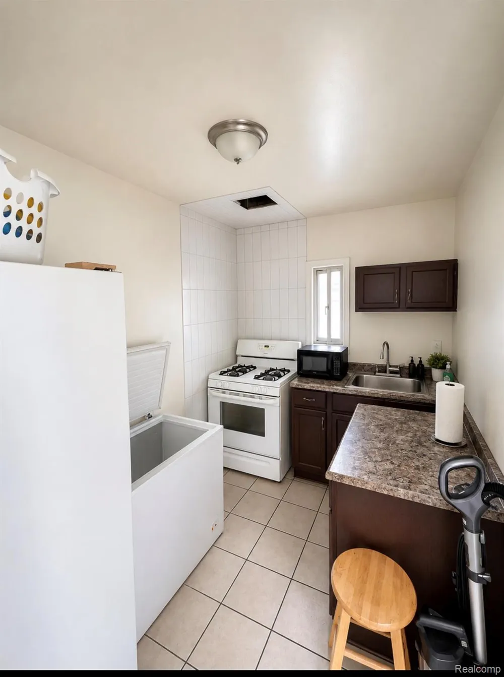 26536 Palmer Boulevard Madison Heights City, MI 48071