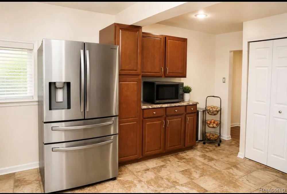26536 Palmer Boulevard Madison Heights City, MI 48071