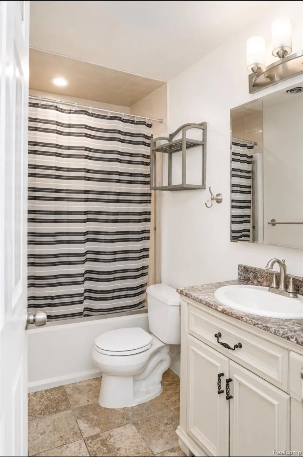 26536 Palmer Boulevard Madison Heights City, MI 48071