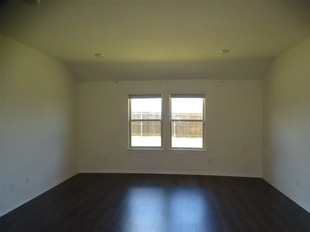 1214 Canterbury Lane Ennis, TX 75119