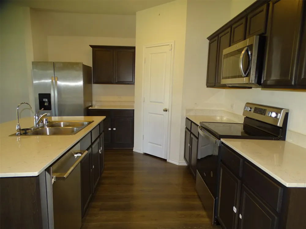 1214 Canterbury Lane Ennis, TX 75119
