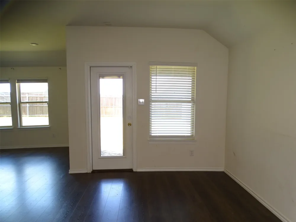 1214 Canterbury Lane Ennis, TX 75119