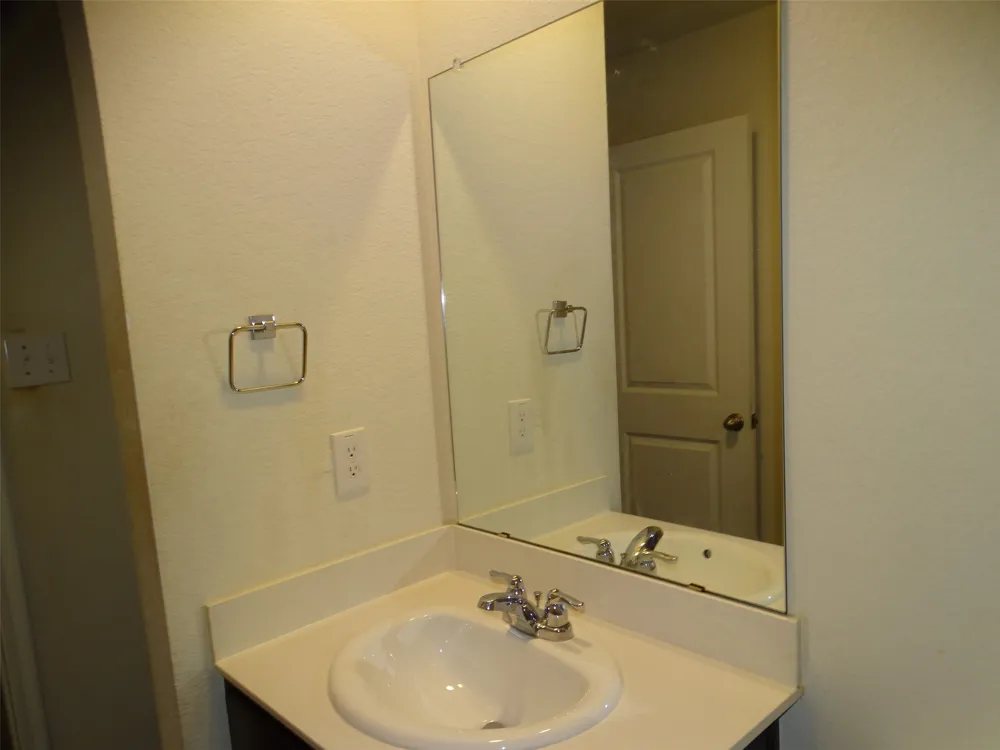 1214 Canterbury Lane Ennis, TX 75119