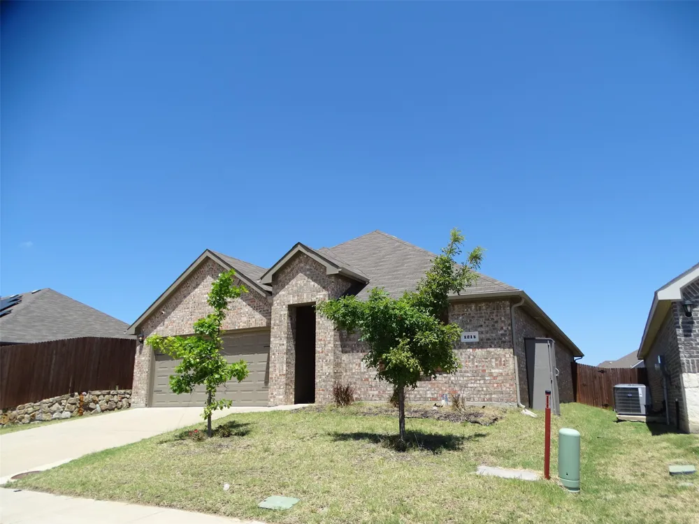 1214 Canterbury Lane Ennis, TX 75119
