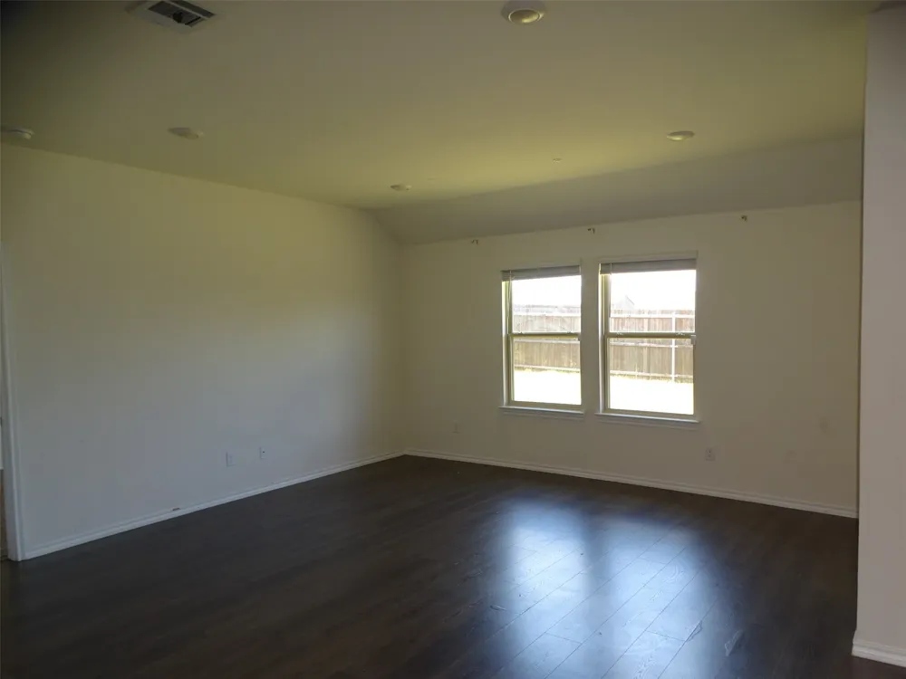 1214 Canterbury Lane Ennis, TX 75119