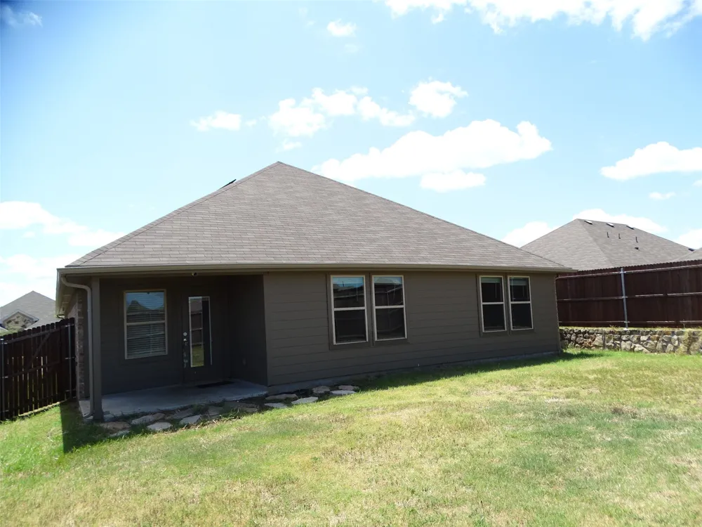1214 Canterbury Lane Ennis, TX 75119