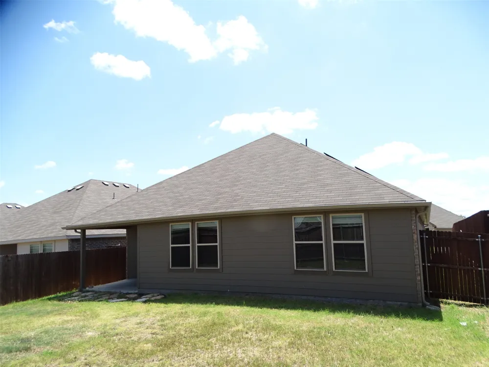 1214 Canterbury Lane Ennis, TX 75119