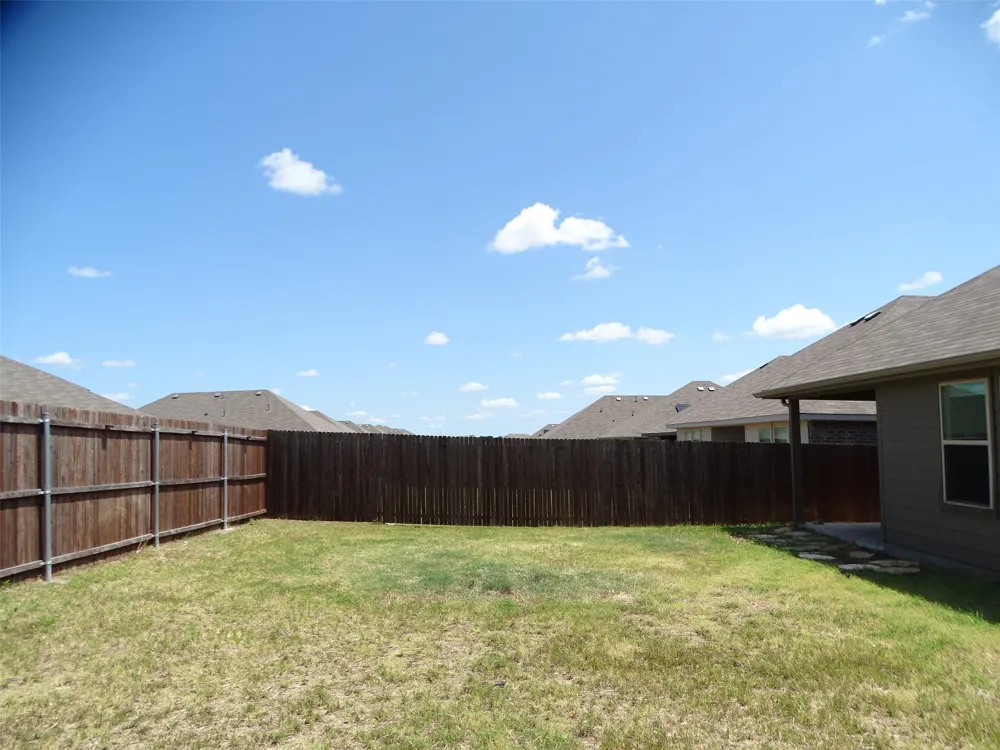 1214 Canterbury Lane Ennis, TX 75119