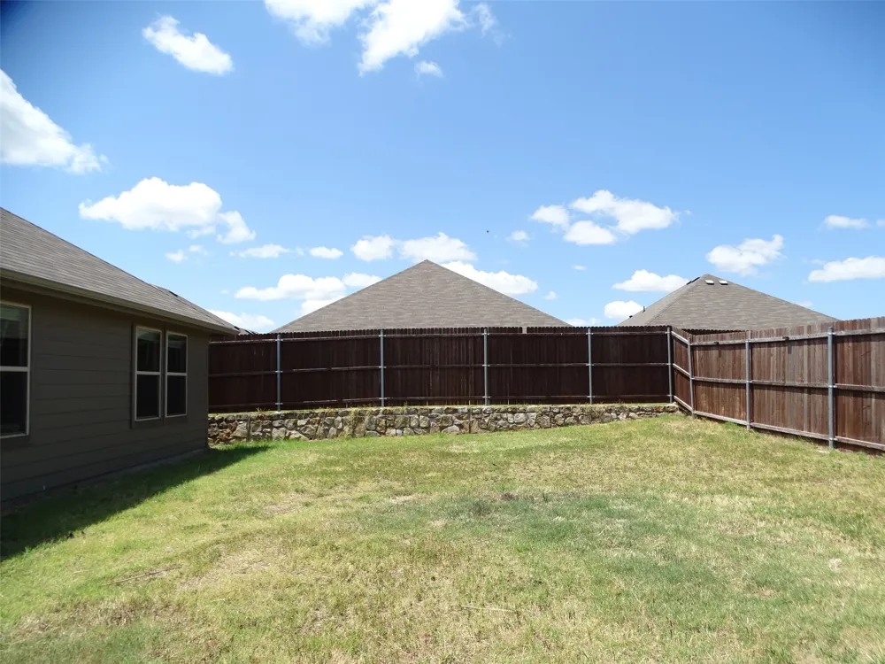 1214 Canterbury Lane Ennis, TX 75119