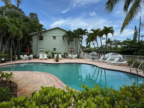 2607 NE 8TH AVENUE #3