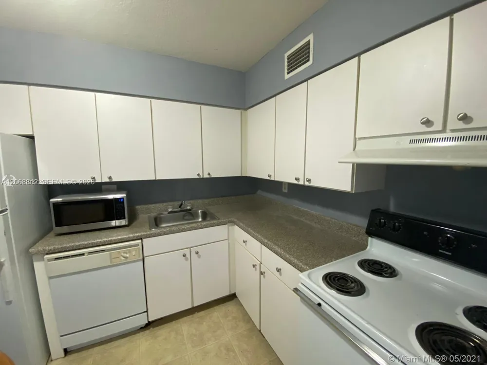 5241 Geneva Way #203 Doral, FL 33166