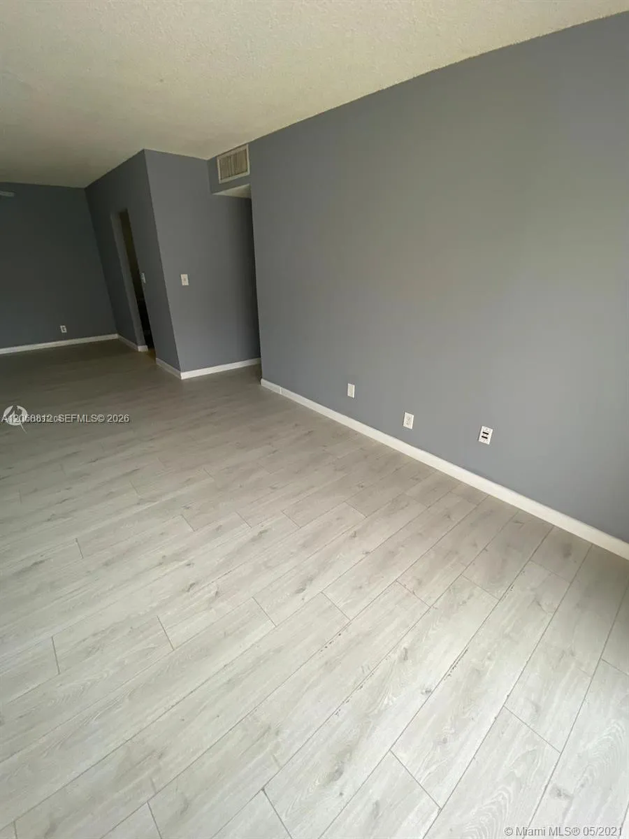 5241 Geneva Way #203 Doral, FL 33166