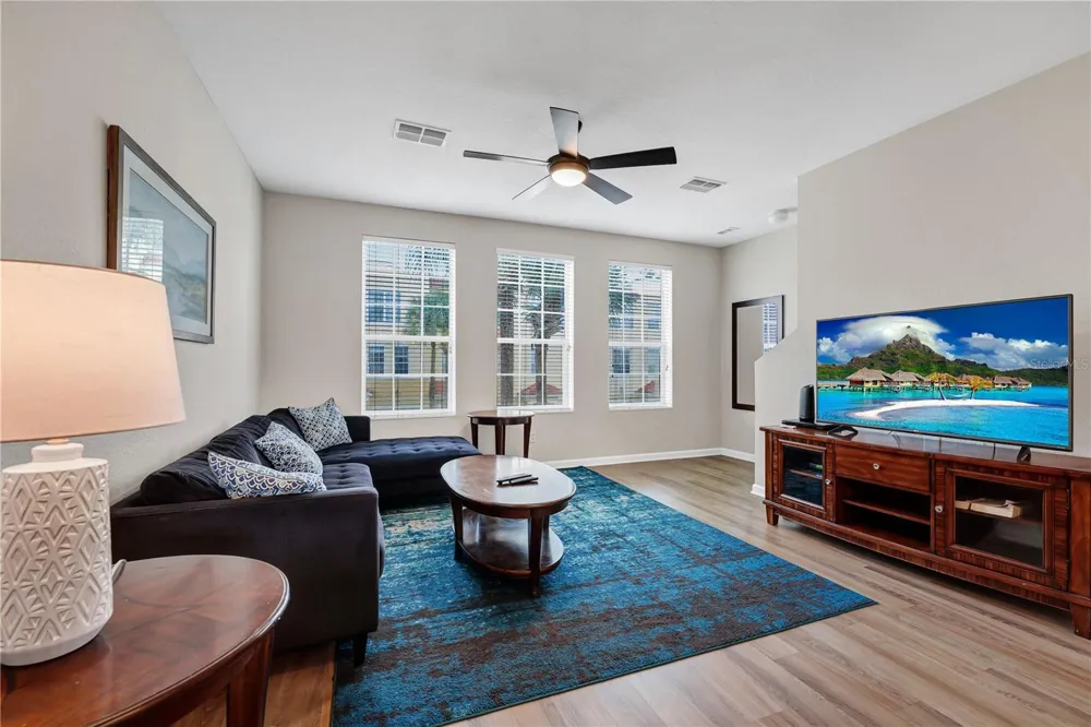 5064 TIDEVIEW CIRCLE #82 Orlando, FL 32819