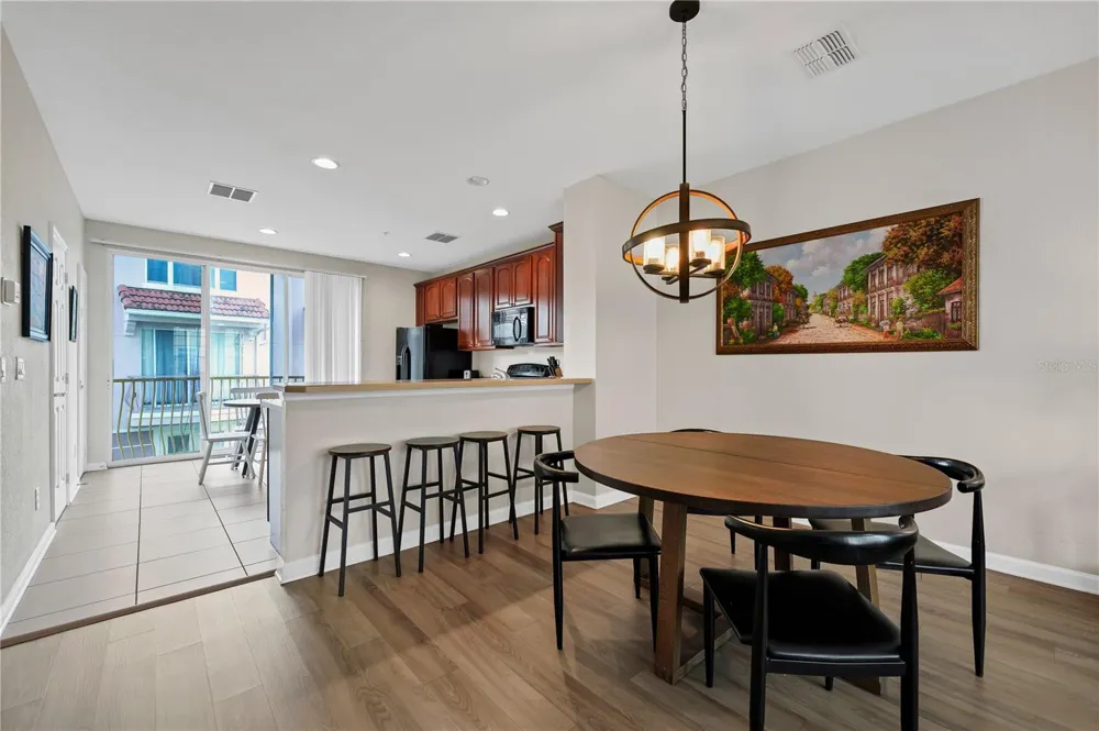 5064 TIDEVIEW CIRCLE #82 Orlando, FL 32819