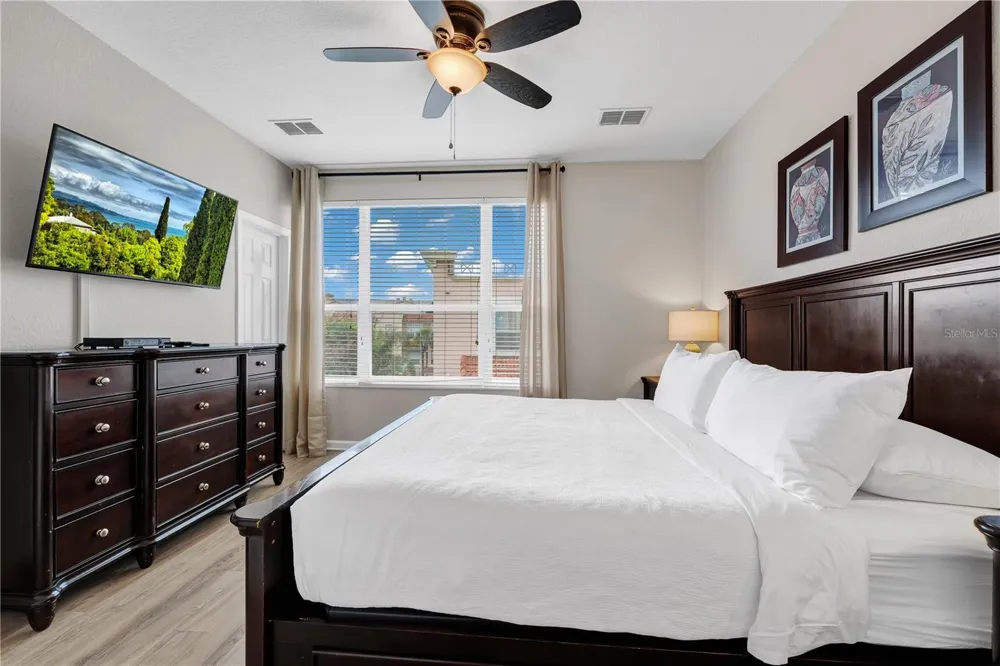 5064 TIDEVIEW CIRCLE #82 Orlando, FL 32819