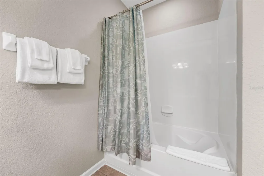 5064 TIDEVIEW CIRCLE #82 Orlando, FL 32819