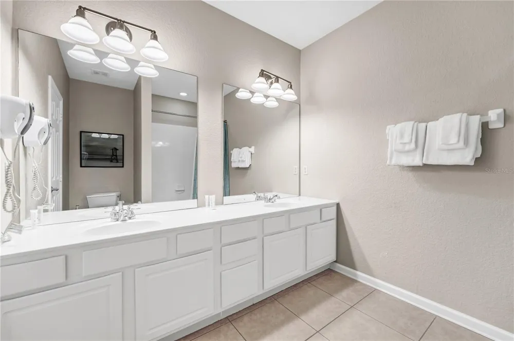 5064 TIDEVIEW CIRCLE #82 Orlando, FL 32819