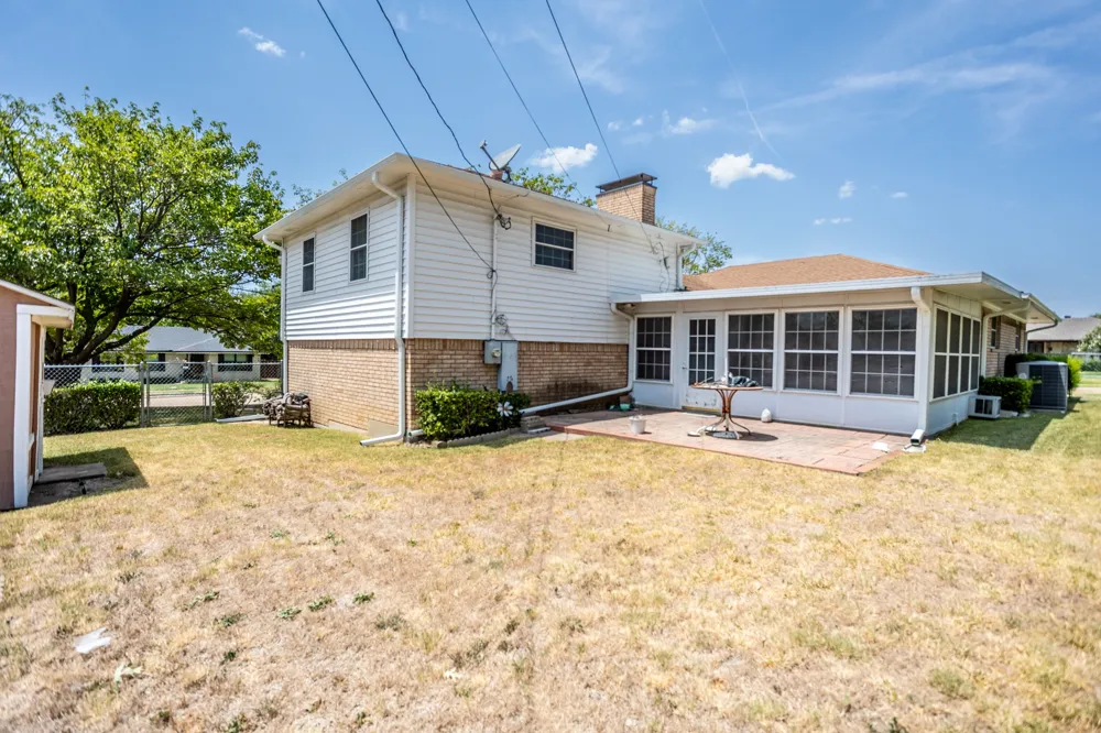 950 SYCAMORE LANE Lancaster, TX 75146
