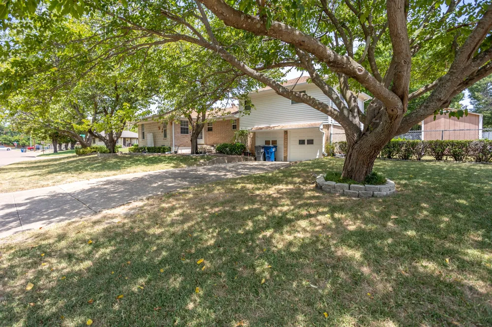 950 SYCAMORE LANE Lancaster, TX 75146