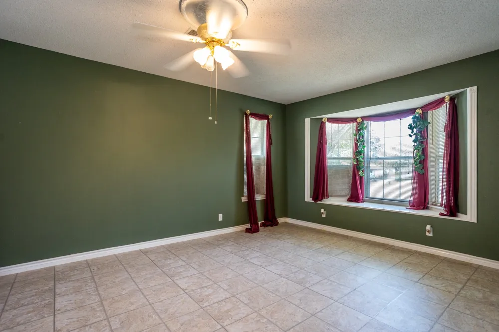 950 SYCAMORE LANE Lancaster, TX 75146