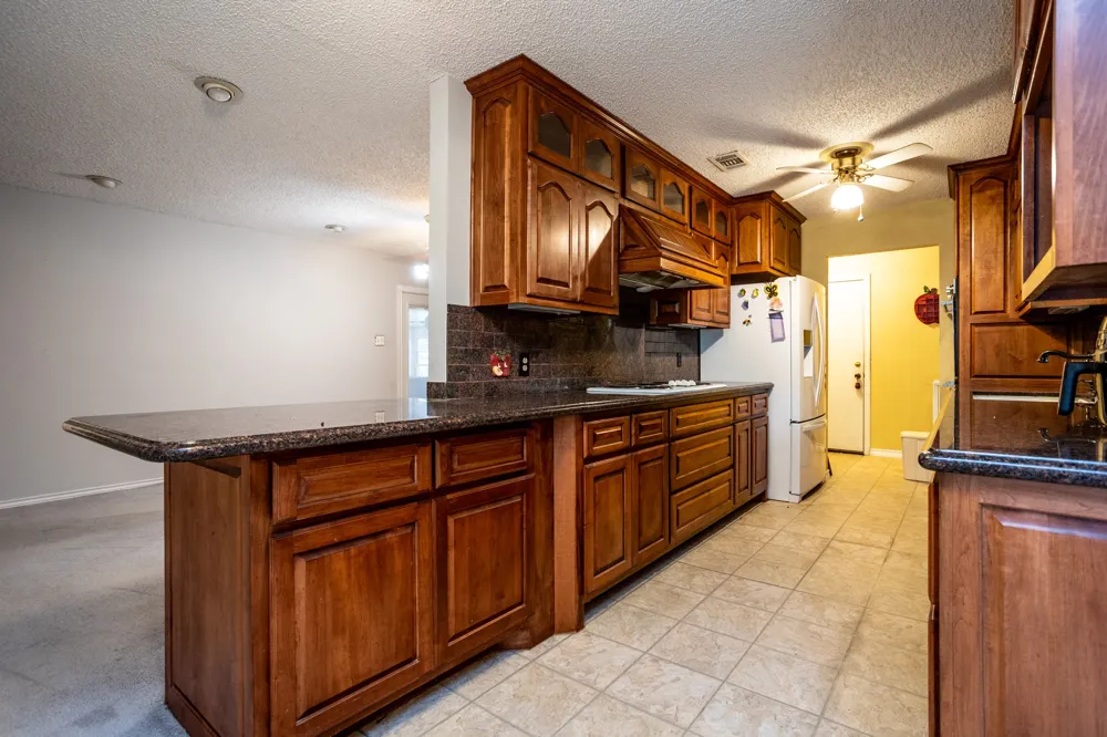 950 SYCAMORE LANE Lancaster, TX 75146