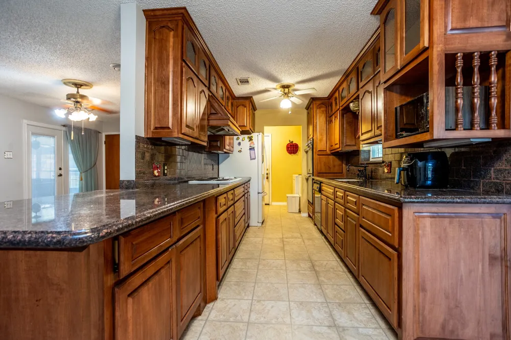 950 SYCAMORE LANE Lancaster, TX 75146