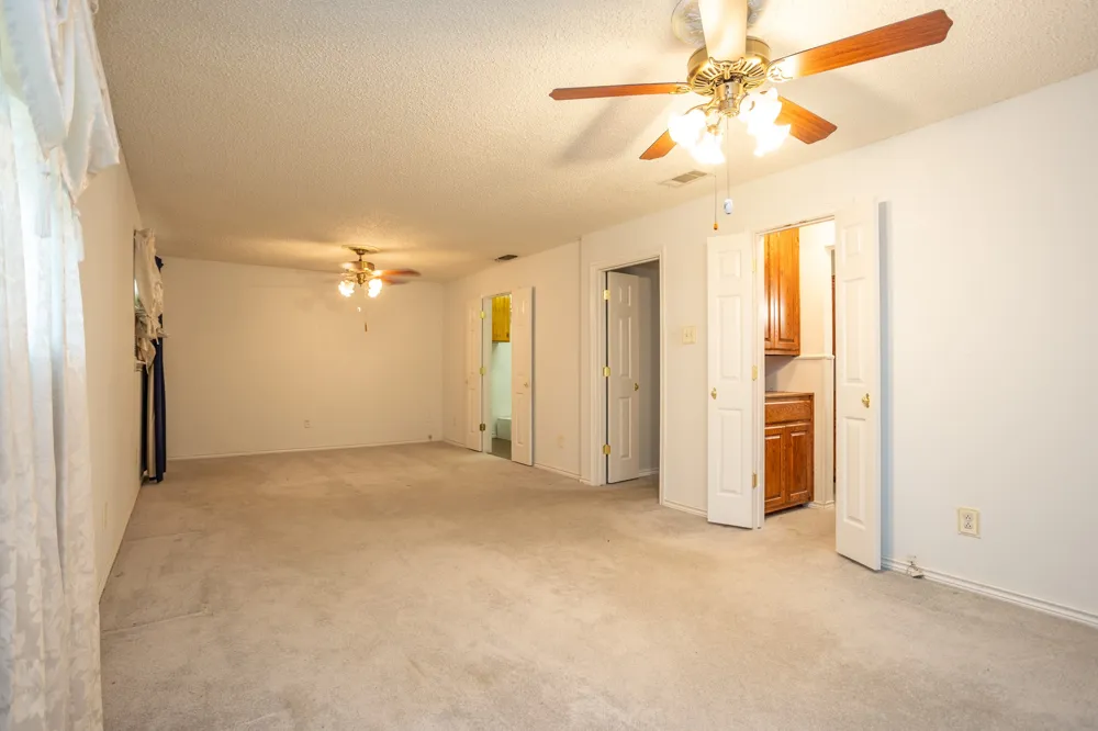 950 SYCAMORE LANE Lancaster, TX 75146